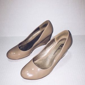 Size 7 classy platform nude heels